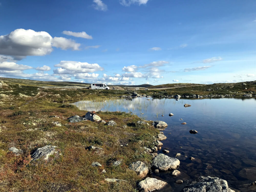 Wunderschöner Stellplatz an einem See in Norwegen