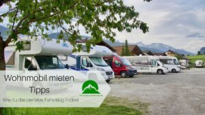 Titelbild Wohnmobil mieten Tipps Wohnmobile vor Bergen im Hintergrund